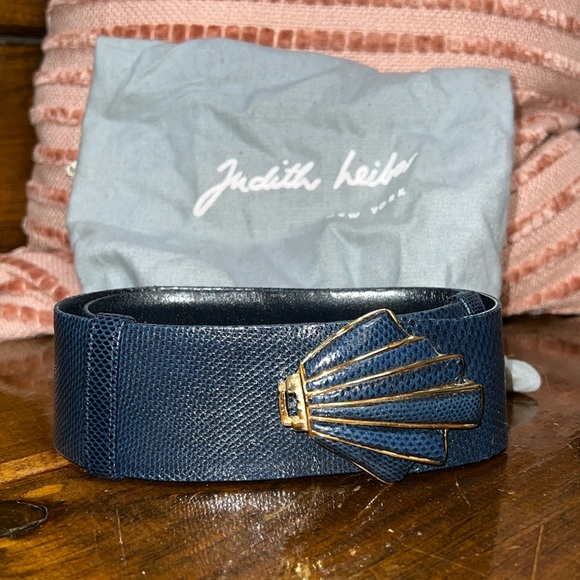 Judith Leiber Accessories - Judith Leiber Navy Blue Vintage Chunky Leather Seashell Belt- 8/10